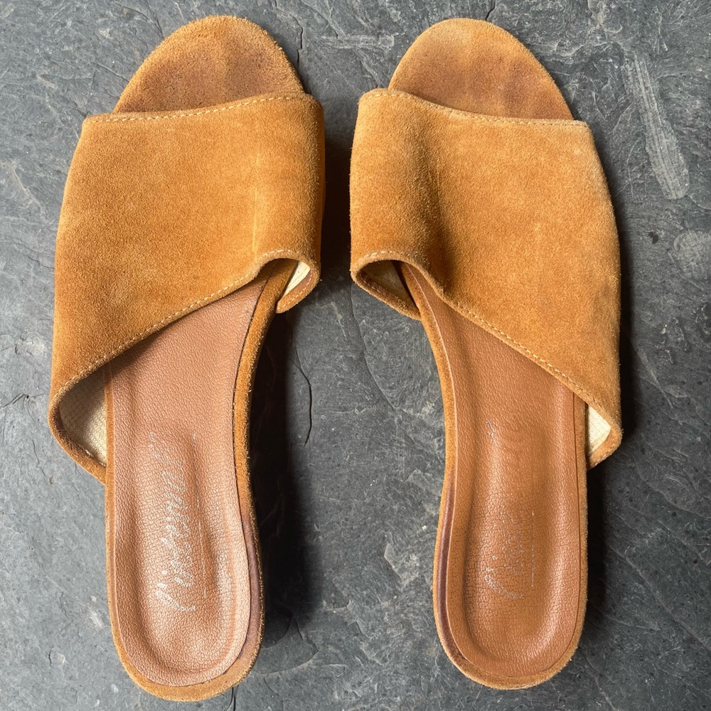 L’INTERVALLE Tan Suede Flat Sandal / Slide, Made in Italy
